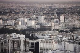 Image du Maroc Professionnelle de  Vue du minaret de la Mosquée Hassan II, cette image nous offre au centre derrière les bâtiment du premier plan le quartier derb Ghalef et à droite une partie du Mâarif de Casablanca, Lundi 12 Janvier 2009. (Photo / Abdeljalil Bounhar)

 